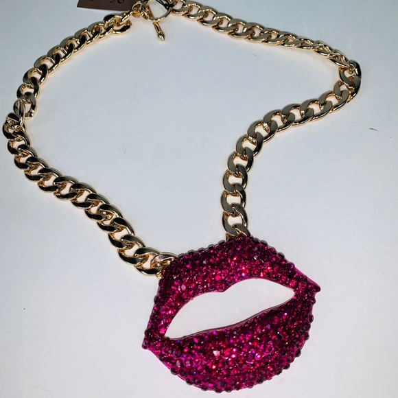 New 💋Natasha pink Crystal Lips Necklace - Picture 13 of 17